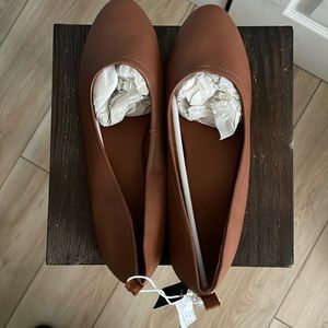 New! Brown flats